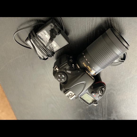 Nikon D800 Camera With Battery, Charger And lens - Picture 4 of 7